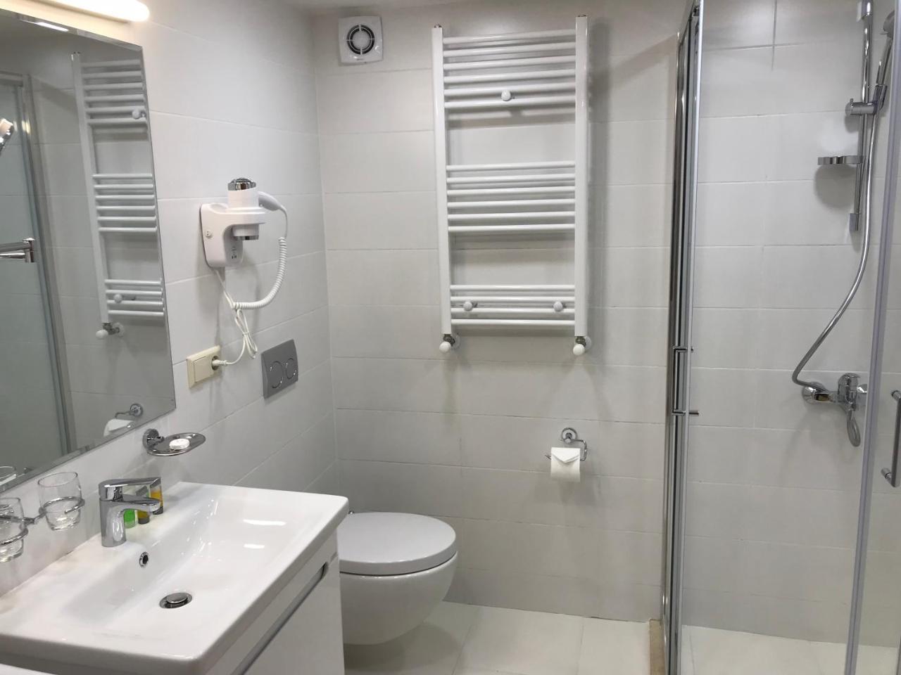 Full Comfort Apartment On Aghmashenebeli Tbilisi Luaran gambar